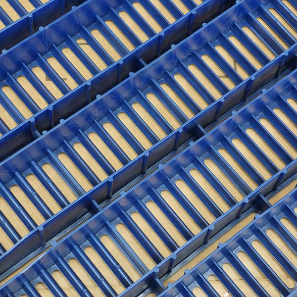 Long Life Plastic Livestock Manure Leakage Board Livestock Equipment Easy To Maintain