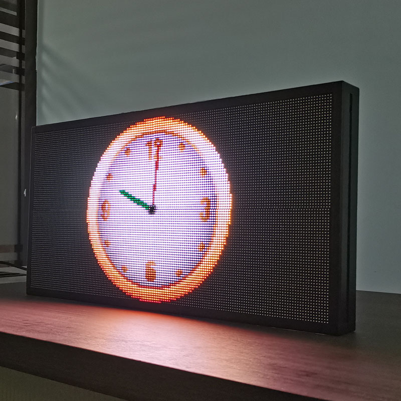 Магазин рекламируя знаки СИД цифров P4RGB, афишу приведенную WIFI Programmable на открытом воздухе