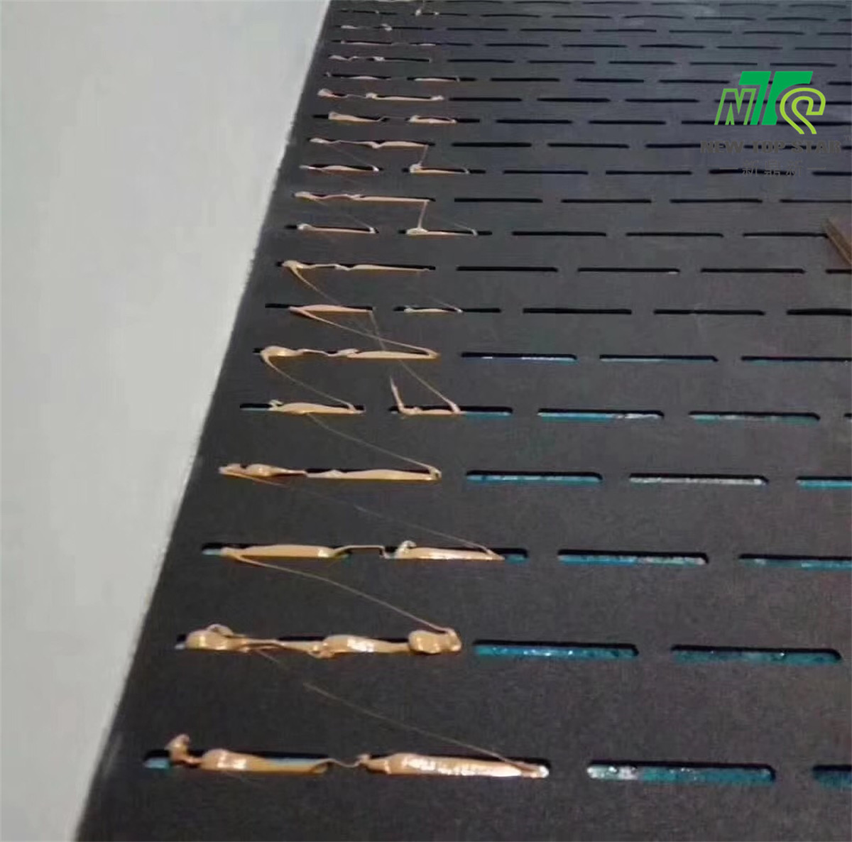 Оранжевое прочное Underlayment 2mm пены IXPE прорезанное с отверстием