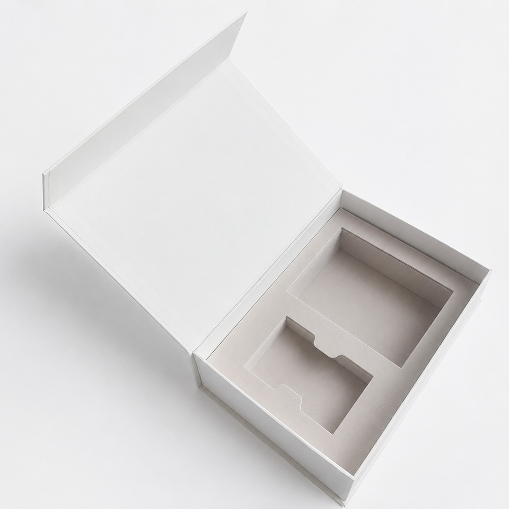 CMYK Printing Magnetic Flip Top Box With Flocking Paper Card Insert
