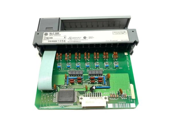Allen-Bradley 1746-IV8, C.C. de SLC 500 Digitas entrou o módulo, combinação 120 volts de I/O da C.A.