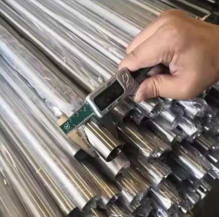 Cold or Hot Rolled Stainless Steel Bright Annealed Tube with Polished Finish for Enhanced Appearance and Smoothness