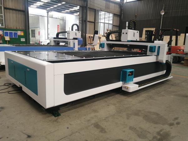 1500x3000mm CNCファイバーレーザー切断機（Yaskawaサーボモーター搭載）
