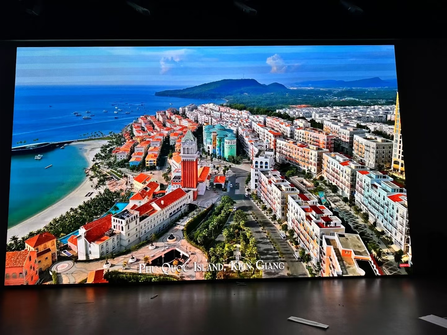 P0.93 COB LED Screen Video Wall Display Panels For Boardroom Conference Room Meetings