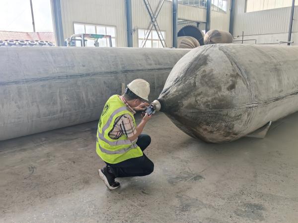 0.2-0.4Mpa High Pressure Cylindrical Marine Airbags For Ship Launching