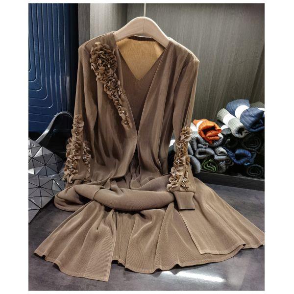 Elegant Heavy-Duty Ruffled Beaded Pleated V-Neck Dress Autumn Solid Color Casual Slimming Chiffon Dress Natural Waistline Front