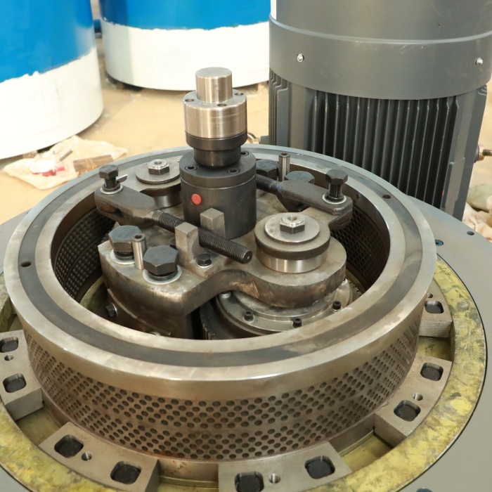 MIKIM 2.5mm Die Chip Wood Pellets Machine Small Scale 900kg/ H