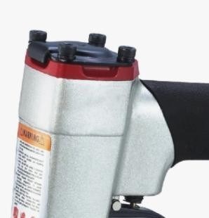 Fijación eficiente de los fotogramas/marcos de fotografía con una pistola neumática de clavos semiautomática tipo P