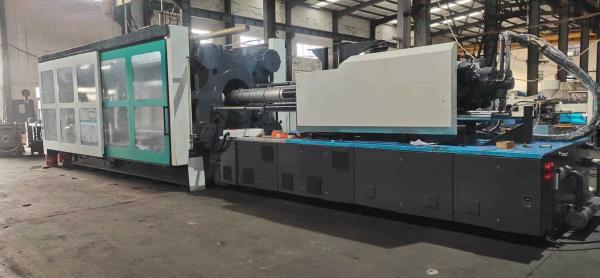 180 vitesse d'injection machine de moulage automatique avec 700 mm de course 3600KN force