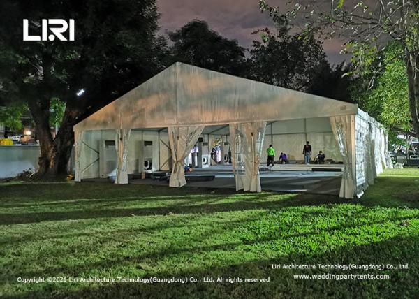 Barraca de alumínio de quatro canais com tampa de pvc branca para eventos exteriores do casamento