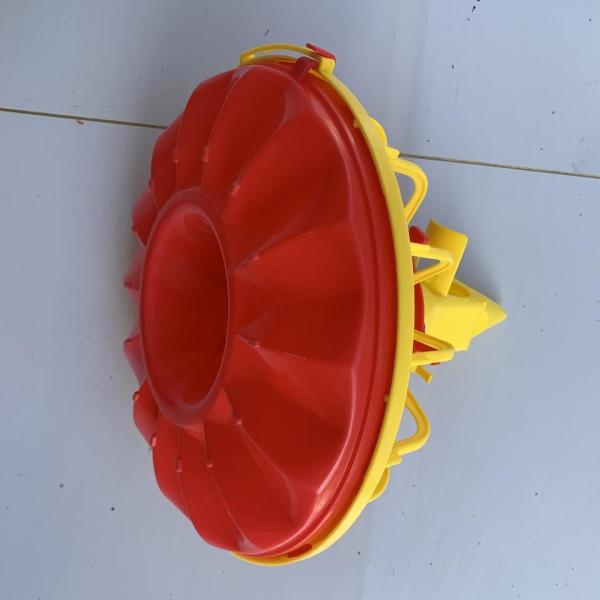 0.3 KG Poultry House Feed Pans 16 grille Chicken Pan Feeder