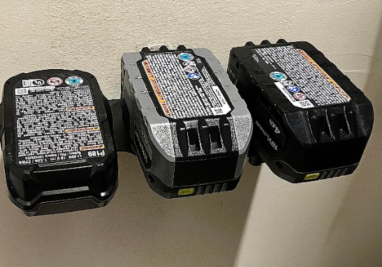 Складка батареи из кованого железа 18В Батарейный держатель Монтаж стеновой стойки с 4 слота 30CM Morden