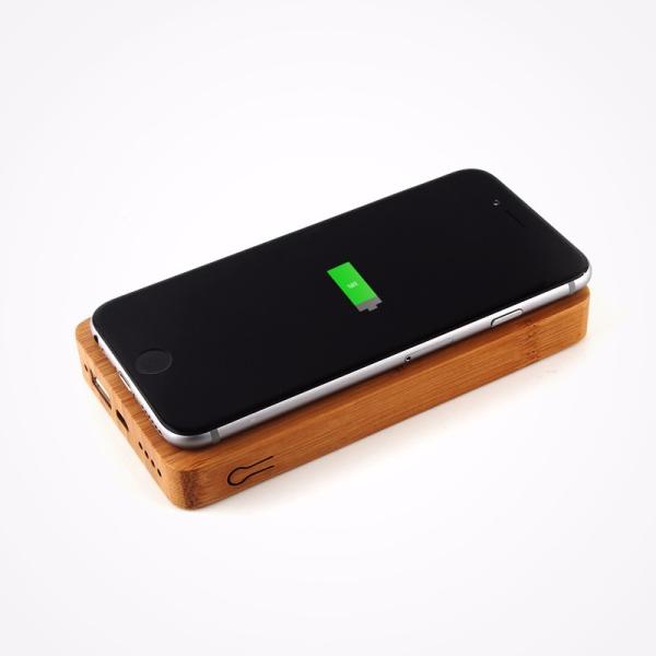 5 - 8mm Transmission Distance Wooden Qi Wireless Charger Ultra - Thin iOS Phone Usage