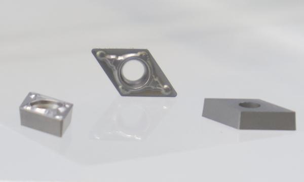カービッドターニング挿入器 DCMT 挿入器 多層覆い ターニングツールホルダーのためのターン交換挿入器 DCMT070204