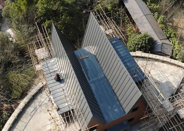 Cabanas pré-fabricadas Lodges com banheiras de hidromassagem Estrutura de aço leve Bela casa de madeira Resort Bunglalow
