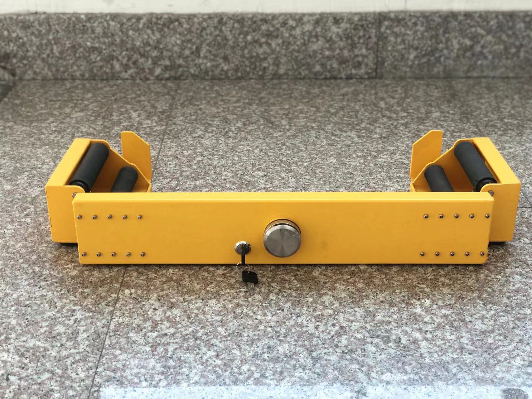 Traffic Yellow Anti Sliding 5KG Wheel Clamp for Secure Parking and Theft Prevention