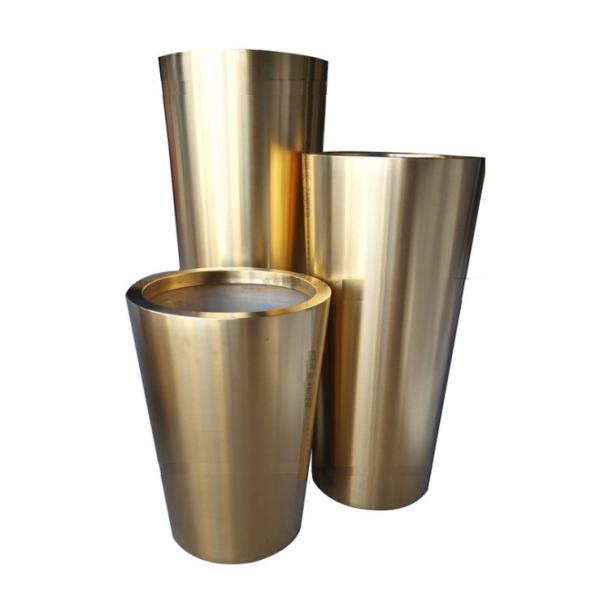 Крытым декоративным бак металла меди плантатора цветка выбитый утюгом