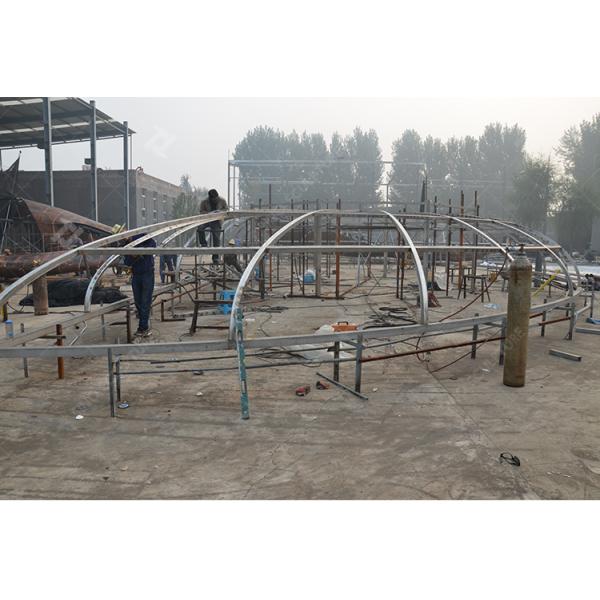 Arch Dome of Gazebo, une structure en acier inoxydable, Londres