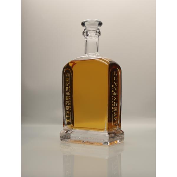 Медная вдова стеклянной бутылки Бурбона вискиа ремесла замораживая дополнительную белизну