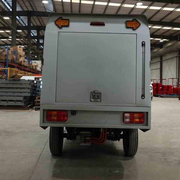 Property management company's own garbage truck for loading and unloading waste