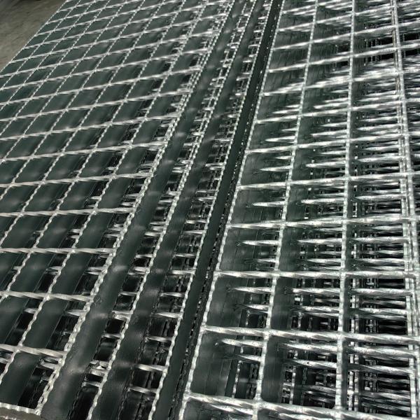 Горячая оцинкованная гладкая серебряная решетка с 30 мм плоской решеткой