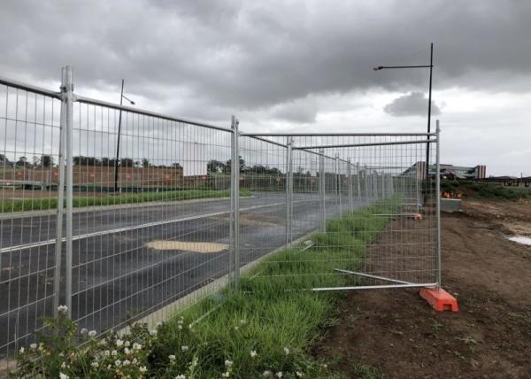 Galvanized Welded Mesh Filled Steel Temporary Fence For Sports Events