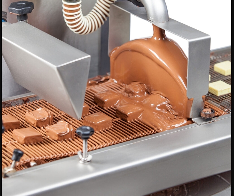 Chocolate Enrober Food Processing Conveyor Belt Stainless Steel Wire Mesh Belt For Confectionery Line