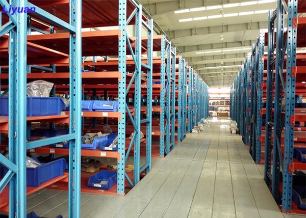 Do sistema de aço resistente do racking do mezanino do armazém prateleiras das camadas multi personalizadas