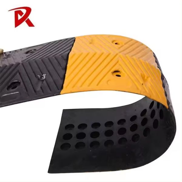 20 Years Yellow & Black Rubber Speed Hump Steel Speed Bump for Roadway Application