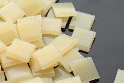 Yellow Industrial Strength Hot Glue 7085-85-0 Hot Melt Rubber Adhesive