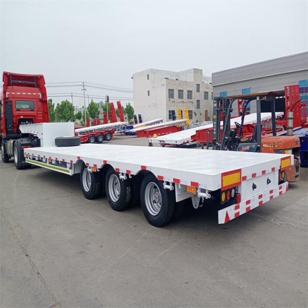 Сменяемый боковой стенкой полуприцеп с плоской кроватью для перевозки тяжелых грузов