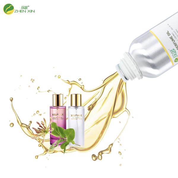 Флакон парфюмерного масла с чистым концентрированным жидким ароматом. Индивидуальный парфюм. Аромат.