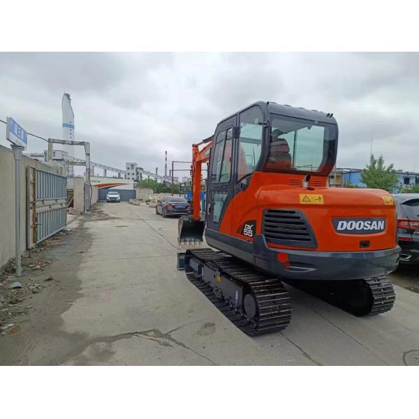 Новый Doosan DX55 оснащен двигателем Yangma из Японии