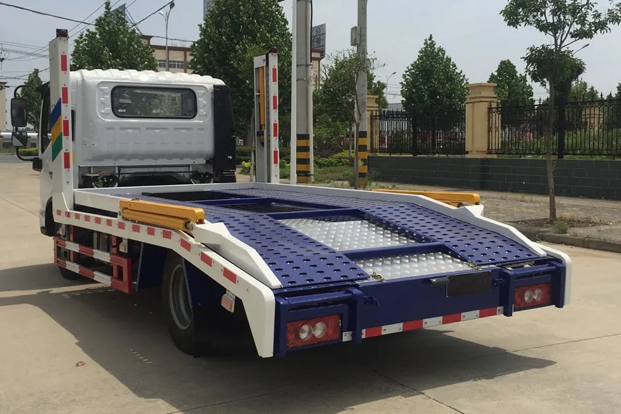 Foton 4X2 Flatbed Towing Truck , 4ton Underlift Tow Truck Logo Customized