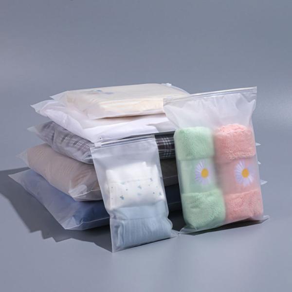 Fermeture à glissière mate Sacs d'emballage personnalisés biodégradables pour T-shirt Vêtements de bain