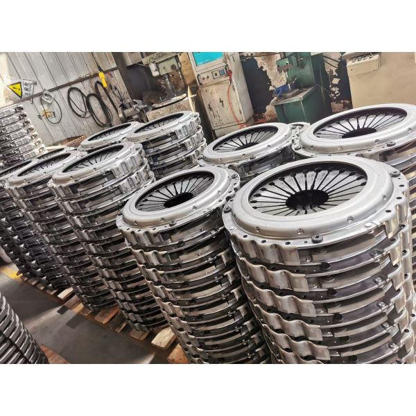 Good Selling Trucks and Cars Engine Parts Clutch COVER Manufacturers DZ9114160034 1601ZB1T-090 DZ9114160031
