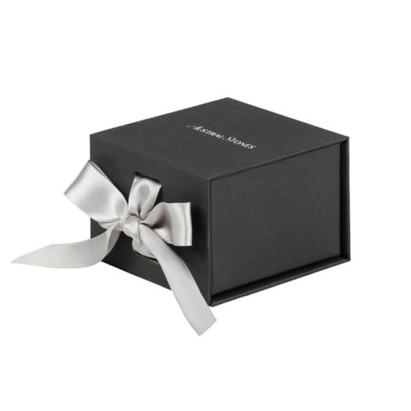 Custom Logo UV Coating Cardboard Flip Ring Earring Packaging Box with Ribbon Design