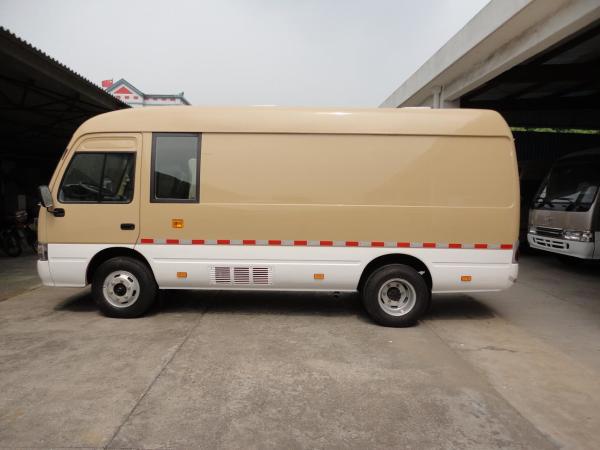 2+1 Layout Coaster Transport Minivan Diesel Mini Passenger Van 6 Meter