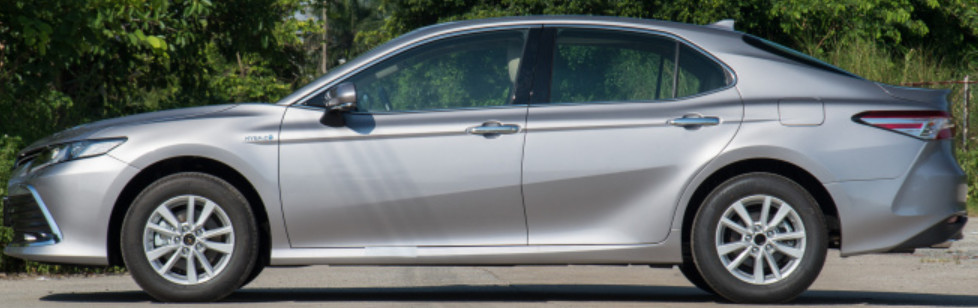 Седан 2022 мест 3 двери 5 версии 4 элиты спаренного двигателя 2.5HE Toyota Camry добавочный