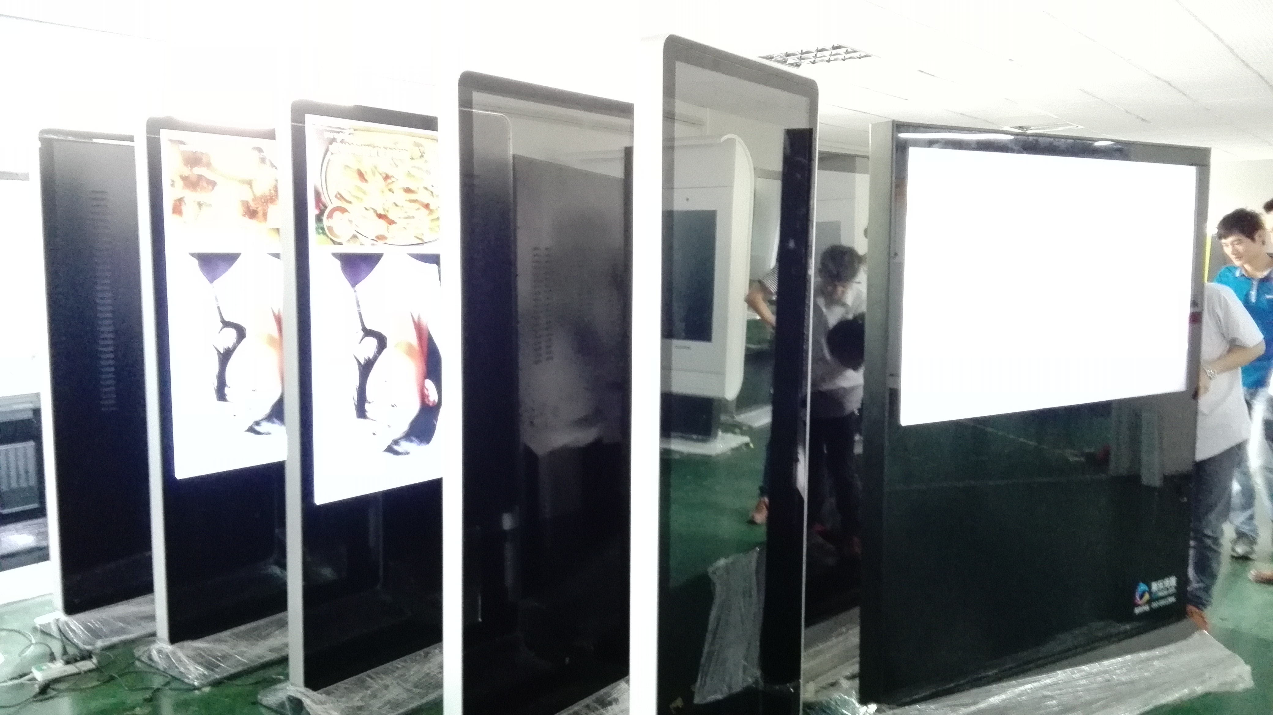 Подгонянный киоск экрана касания пола стоящий язык меню 43 дюймов множественный