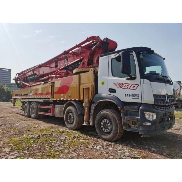 Camión de bombeo de hormigón Sany 62m con tipo de hormigón semi seco y chasis Benz adecuado para la construcción de edificios grandes