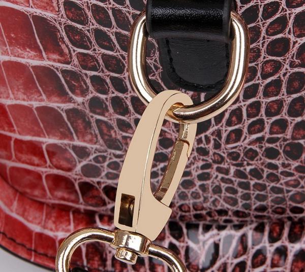 2016 new European and American fashion handbags serpentine Messenger bright skin handbag luxury handbag