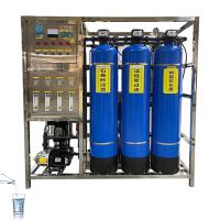Eau potable minérale pure filtration de l'eau par osmose inverse