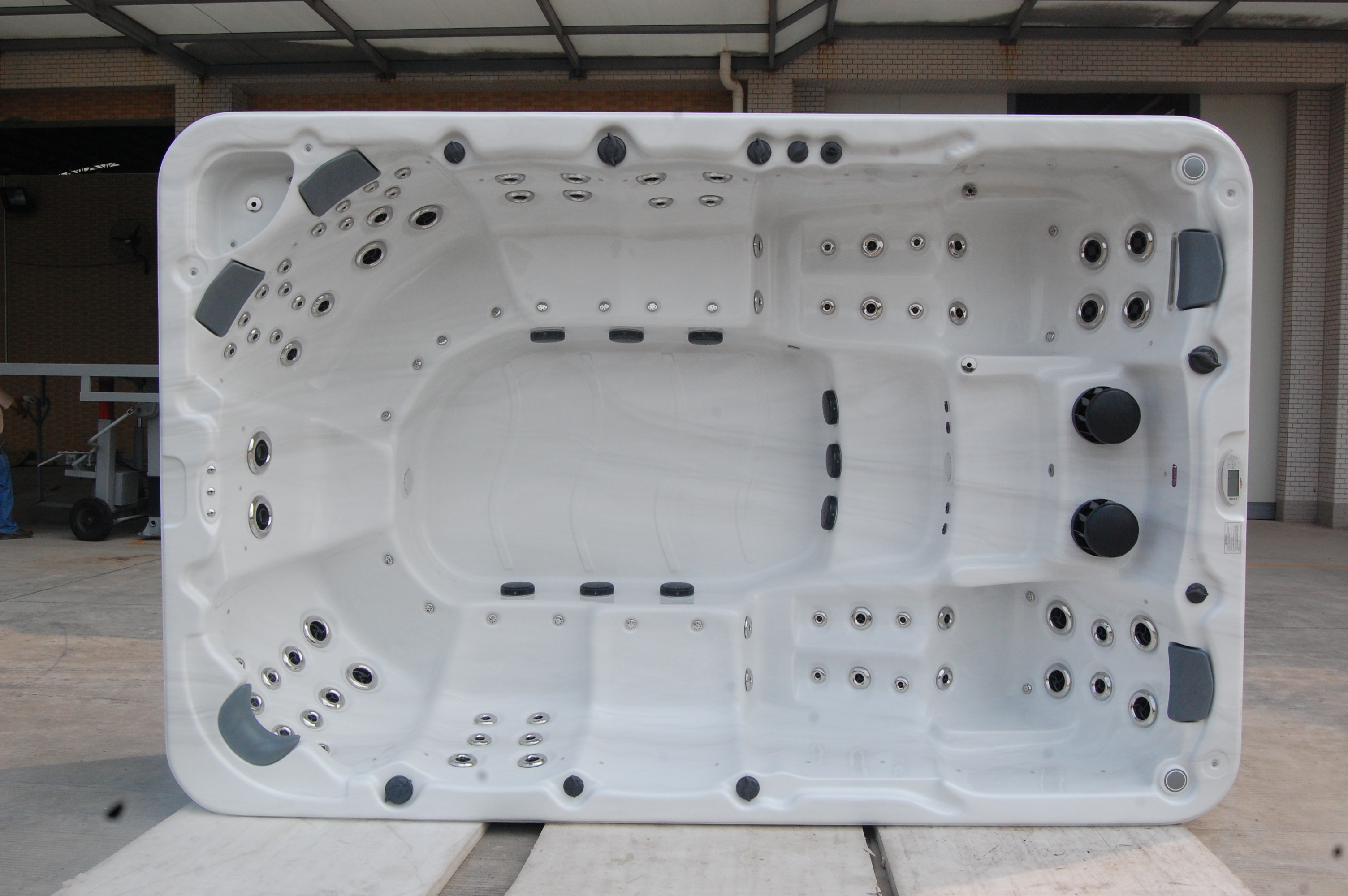 Massage outdoor swim hydro hot tub with 75pcs massage jet, 2 pieces ozone jet, balb system