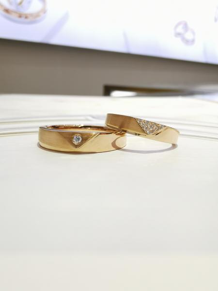 Generous Triangular Pattern Grinding 18K Rose Gold Couple Rings