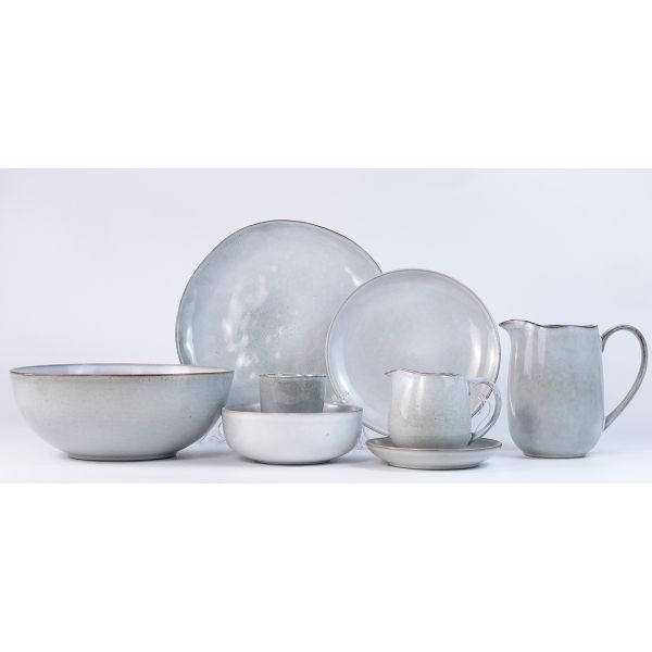 Dinnerware set