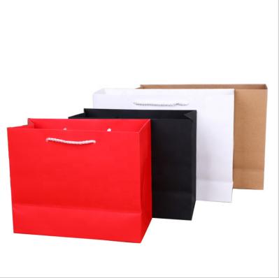 Sacos coloridos do presente de Kingkron multi Kraft com empacotamento da roupa dos punhos