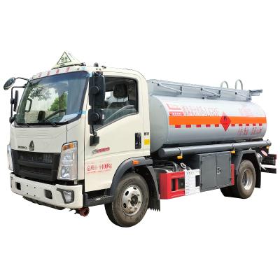 4x2 HOWO Oil Tanker Truck With Maximum Torque ≤500Nm Fuel Tank Capacity ≤100L