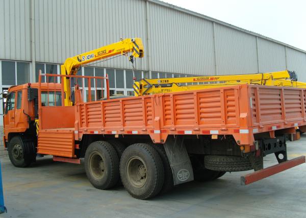 Cargo Mobile Crane Truck 3.2 Ton, XCMG Truck With Crane
