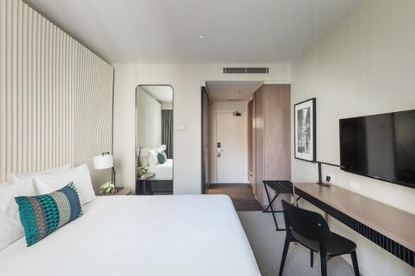 Kratie Province furniture factory for Hotel room used Wood desk table and Wardrobe closet with TV cabinet